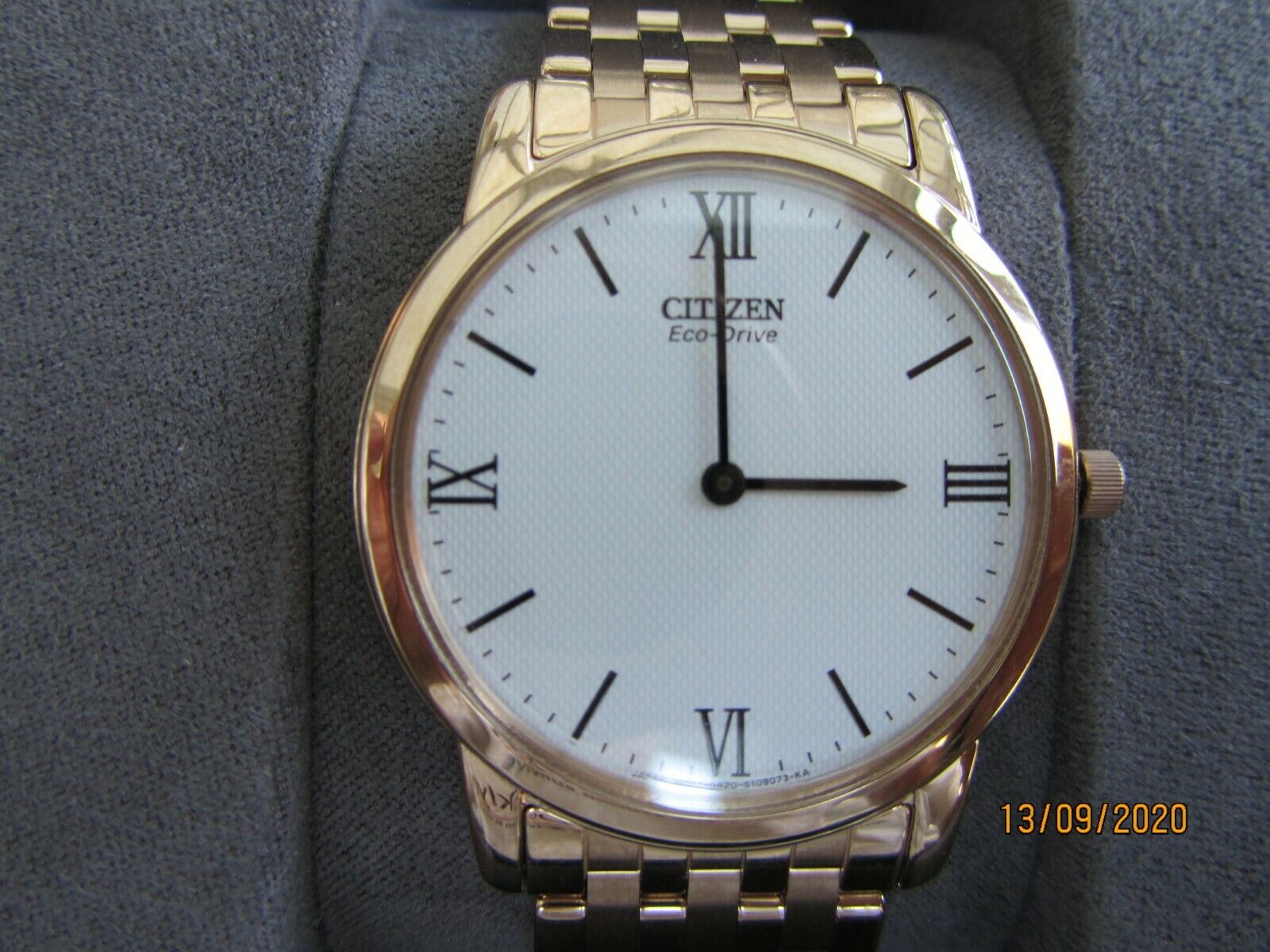 Citizen Eco-Drive g820-S074967 Stiletto Sapphire Slim Watch