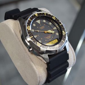 CASIO AMW-320C BLACK/GOLD DIAL DIVER ANA-DIGI ARNIE VINTAGE WATCH