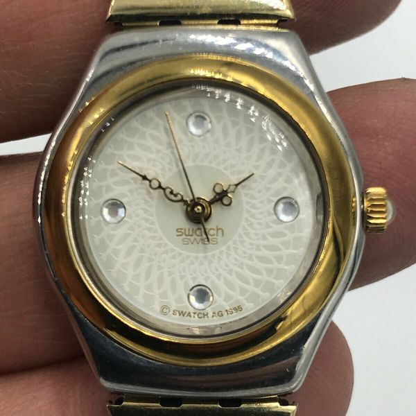 Swatch IRONY REVERENCE シルバー✕ゴールド 腕時計 Swatch IRONY REVERENCE シルバー✕ゴールド 腕時計
