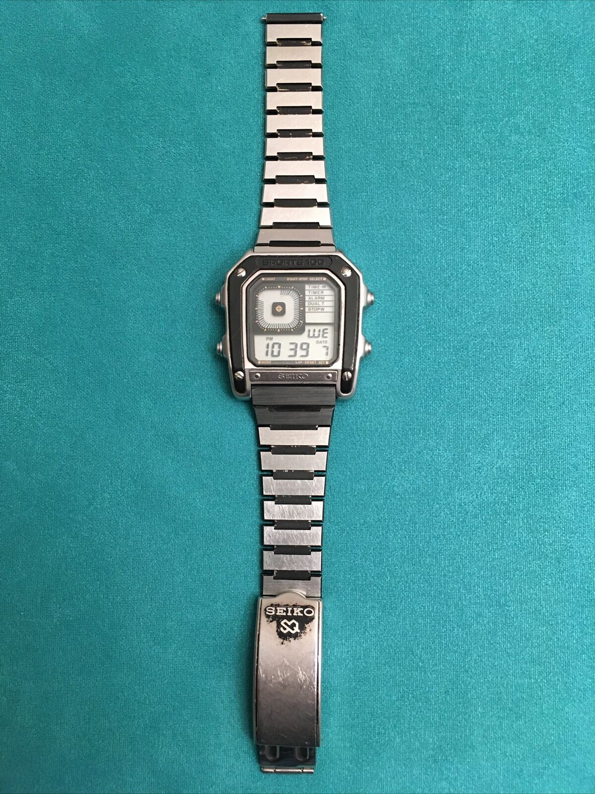 Seiko G757-5020 Sports 100 Digital LCD Chronograph James