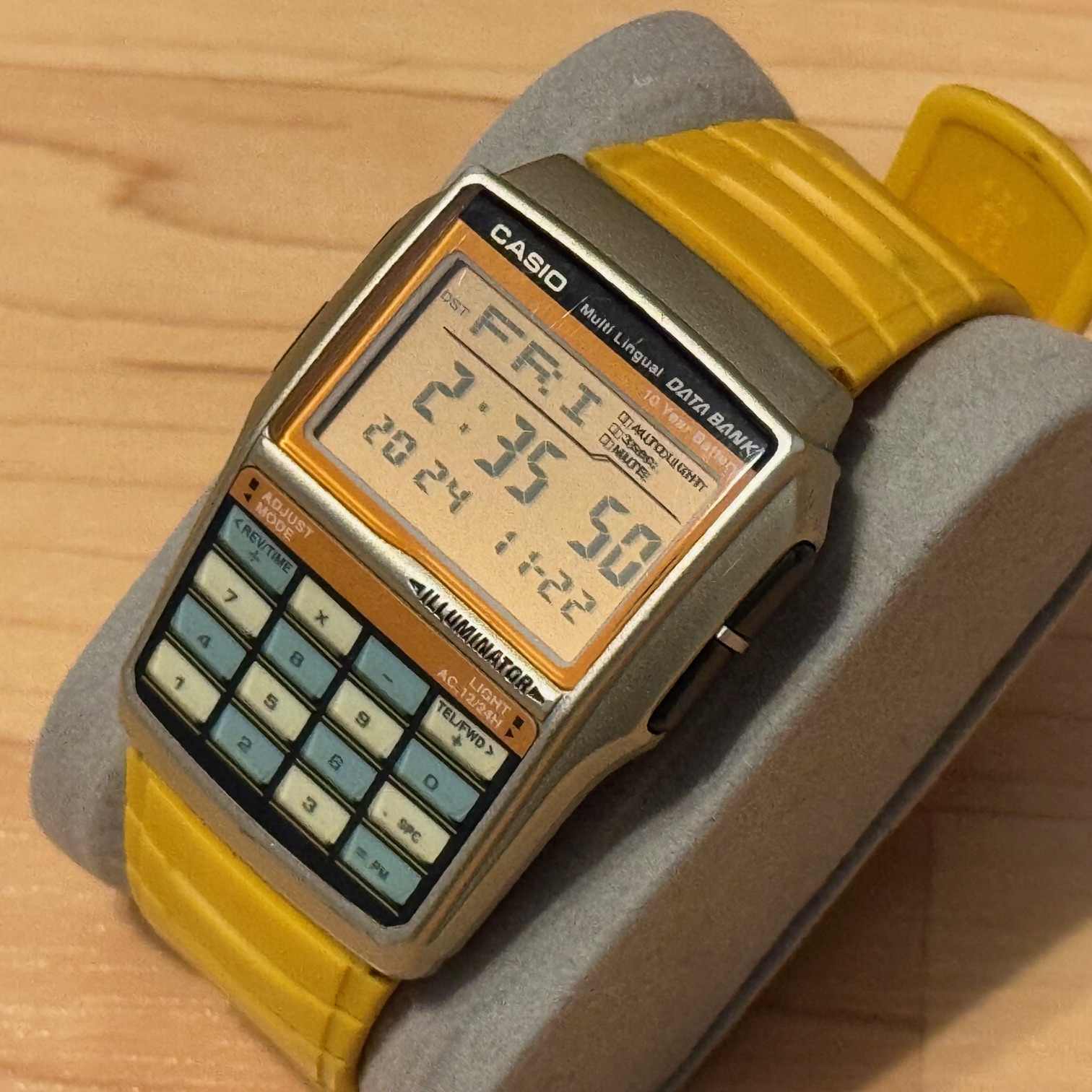 【美品 稼働品 データバンク】 CASIO DBC-32 黄 イエロー S142 WTS] Casio DBC-32 Multi Lingual 13 Languages Data Bank Yellow