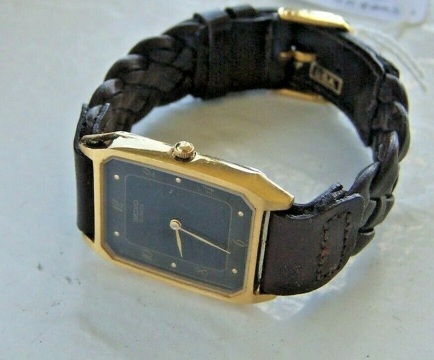 新品電池 SEIKO 5P30-5D30 688207 80年代 稼働品 VTG SEIKO QUARTZ JAPAN BLACK GOLD TONE 5P30-5D30 684248 NEW