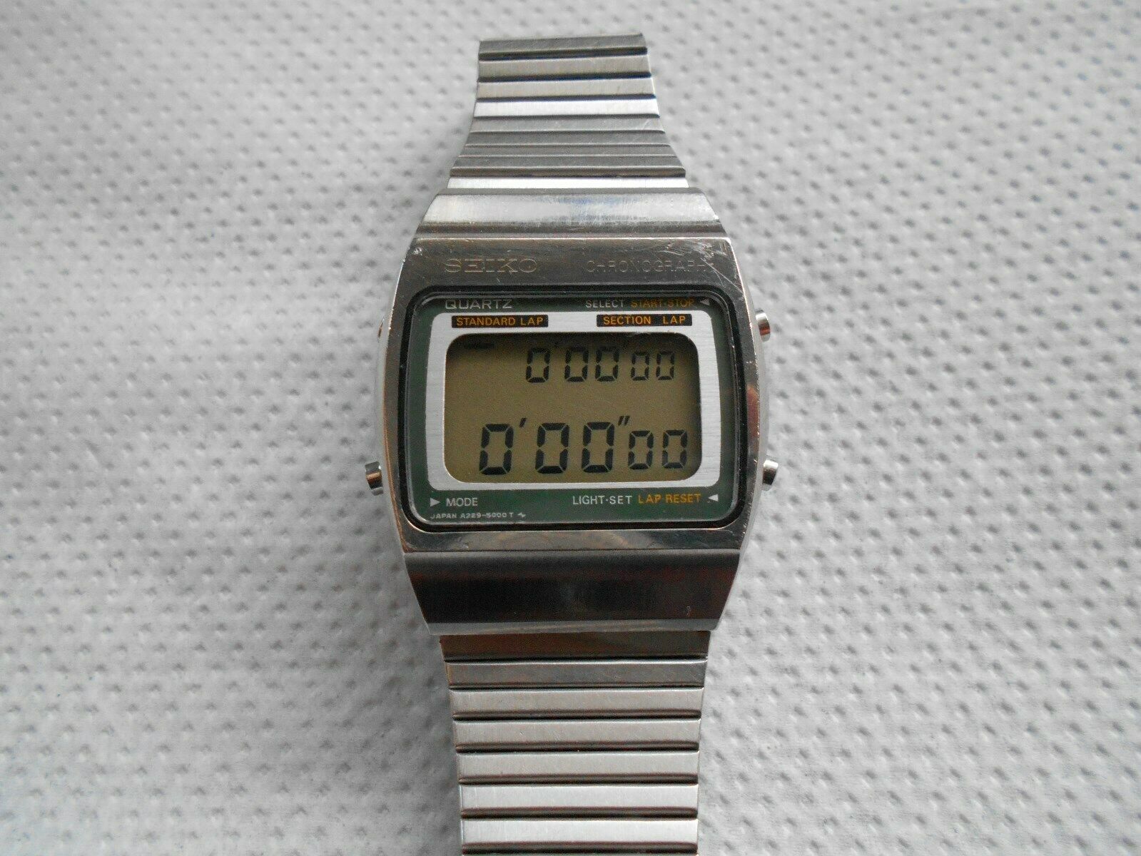 SEIKO A229-5000 vintage 1970s digital LCD standard, section 