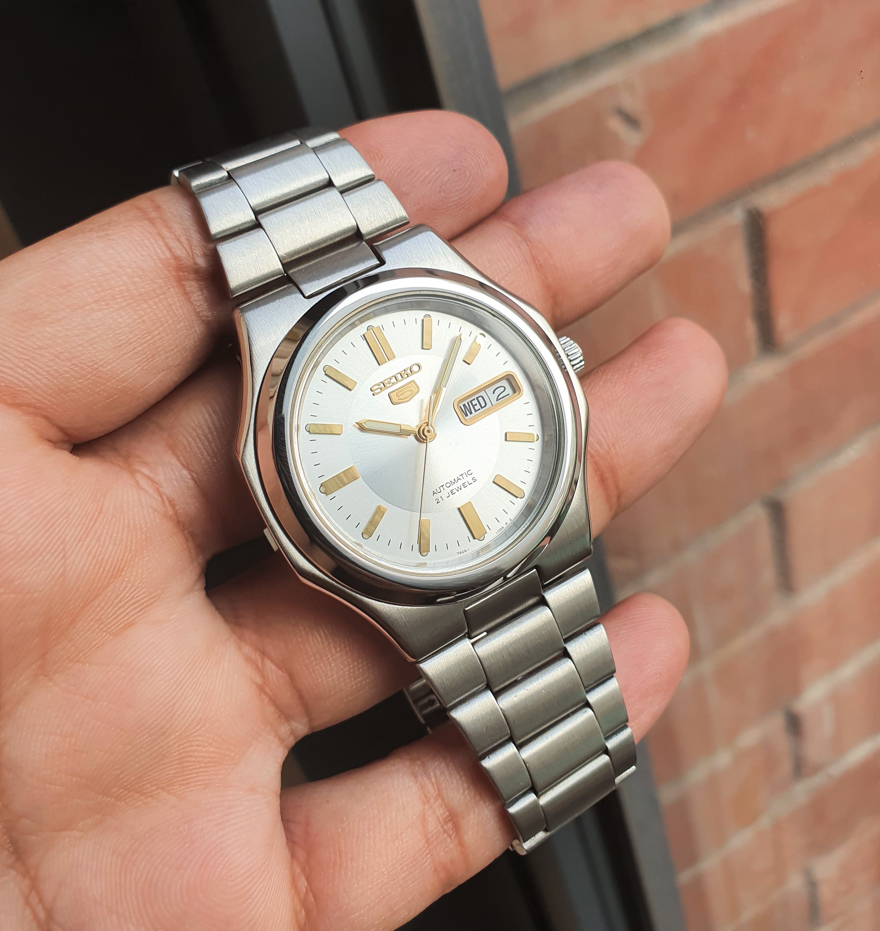 Seiko 5 champagne on sale dial