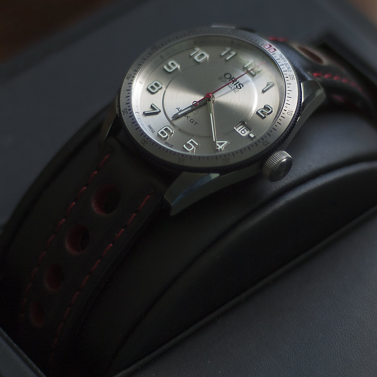 Oris artix gt online date 37mm