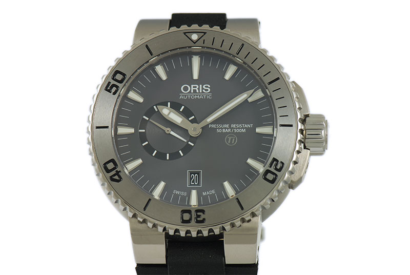 Oris aquis shop titanium small second