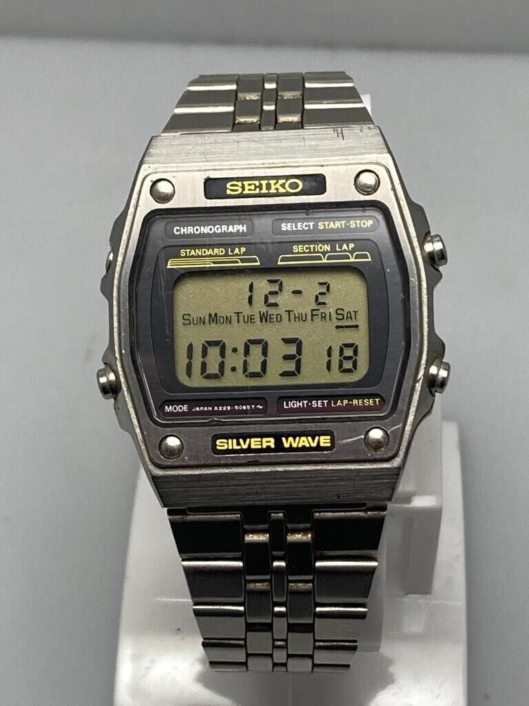 Vintage Seiko A229-5050 Silver Wave LCD Digital Men's Wristwatch