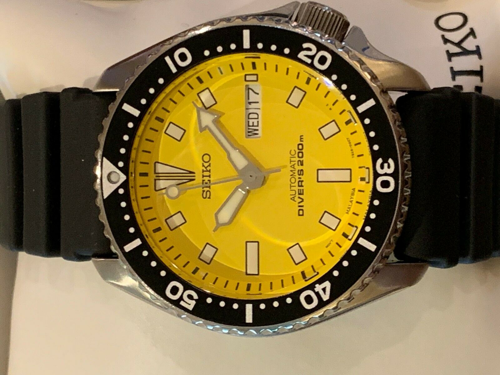 サピ Watch Face Closeup - Seiko Bumblebee SKXA35 - YouTube