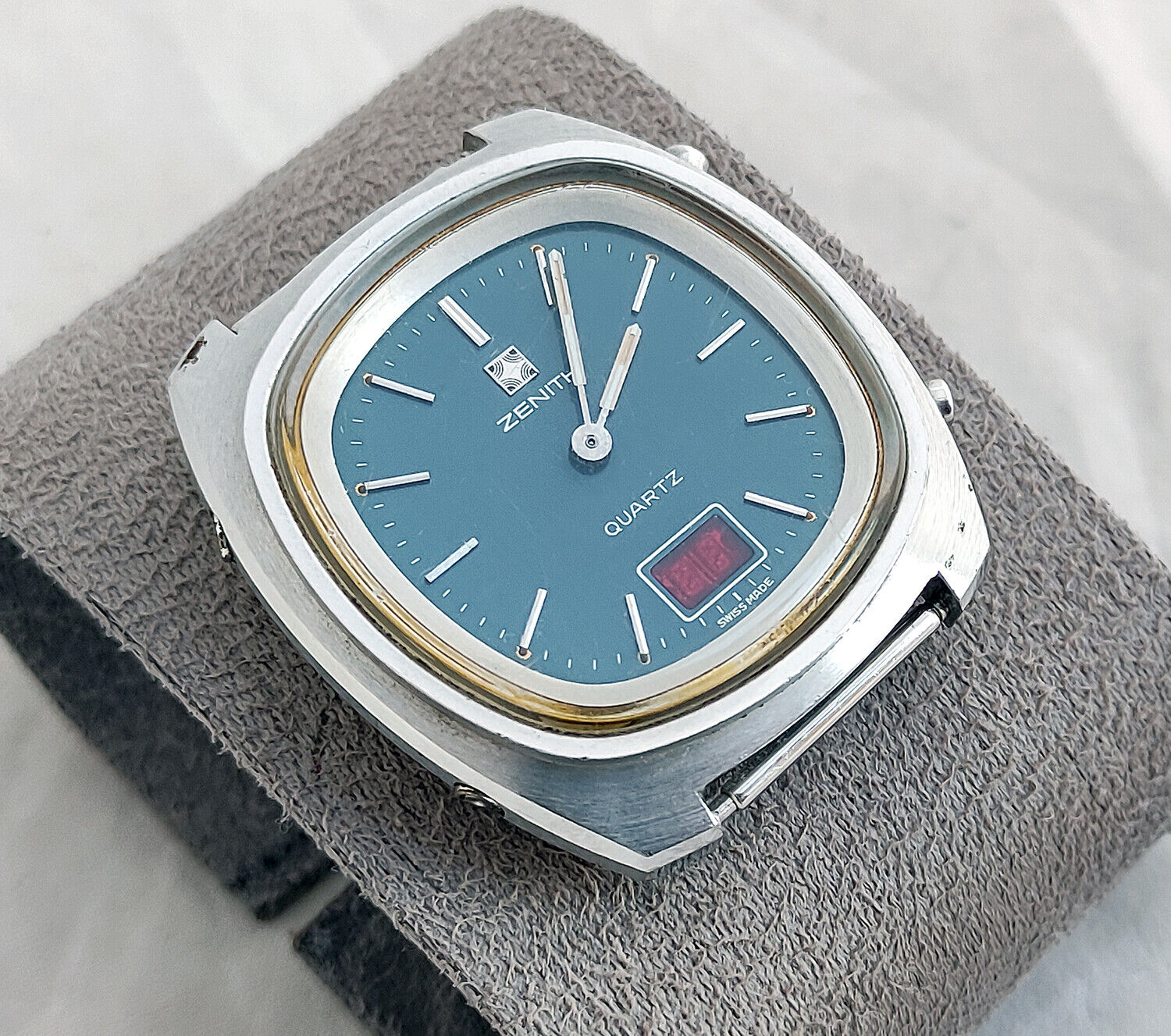 CD ZENITH ELFENSIÓN Pre-Owned Zenith Defy Men Watch in Skeleton Colour Dial