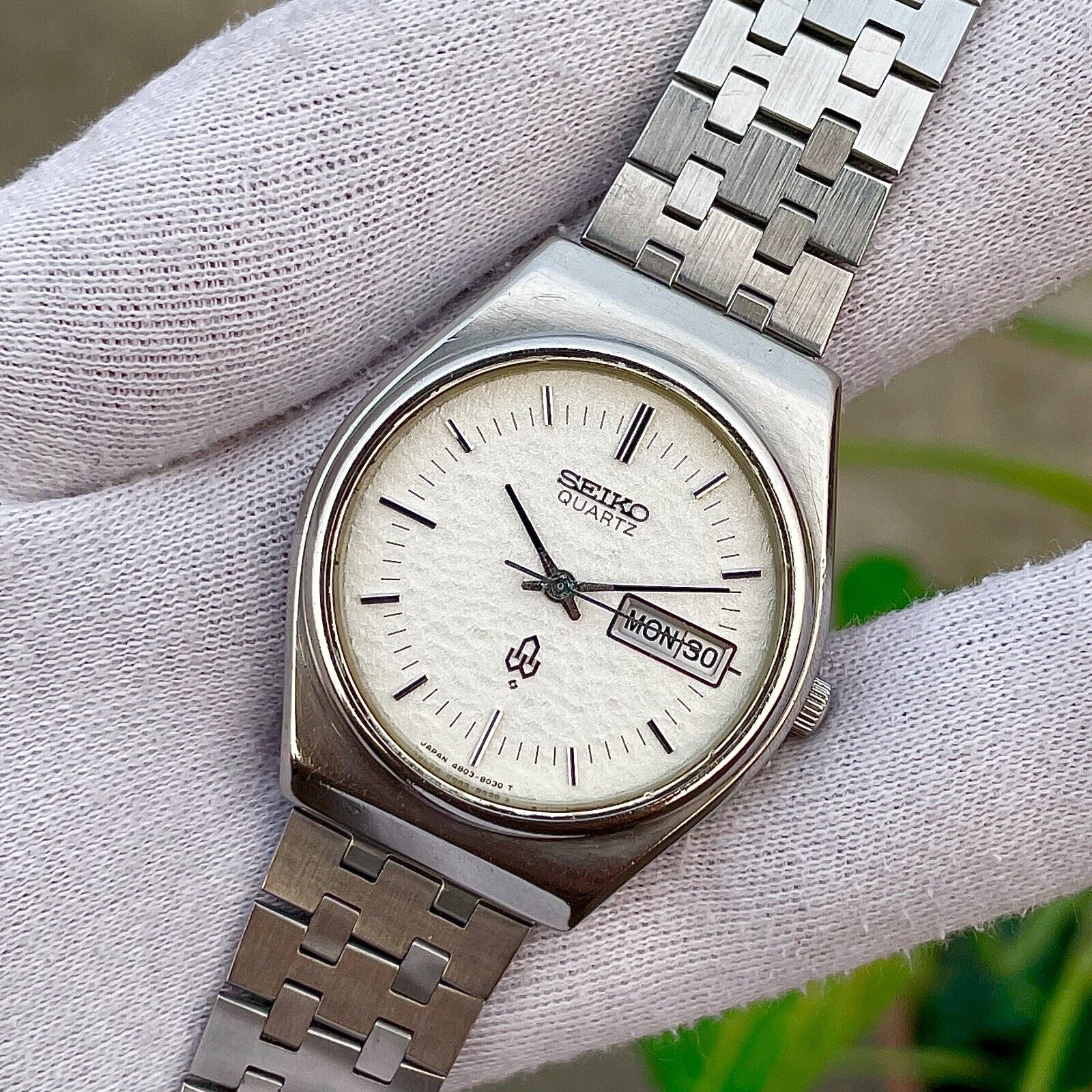 Vintage Seiko Quartz JDM Snow Flake Day/Date Men's Watch 4803-8010
