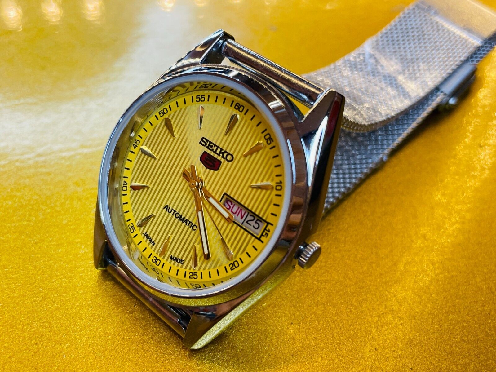 Seiko 5 automatic men s steel Yellow dial day date vintage japan