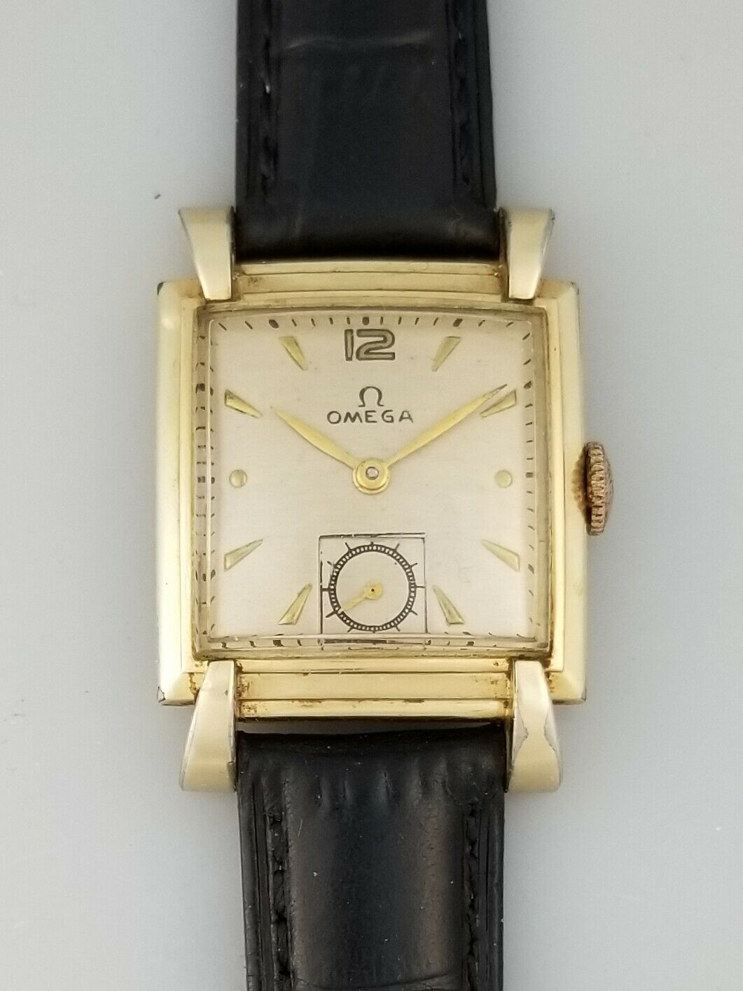 1947 VINTAGE OMEGA MENS MANUAL WIND WATCH – FANCY CASE LUGS - CAL