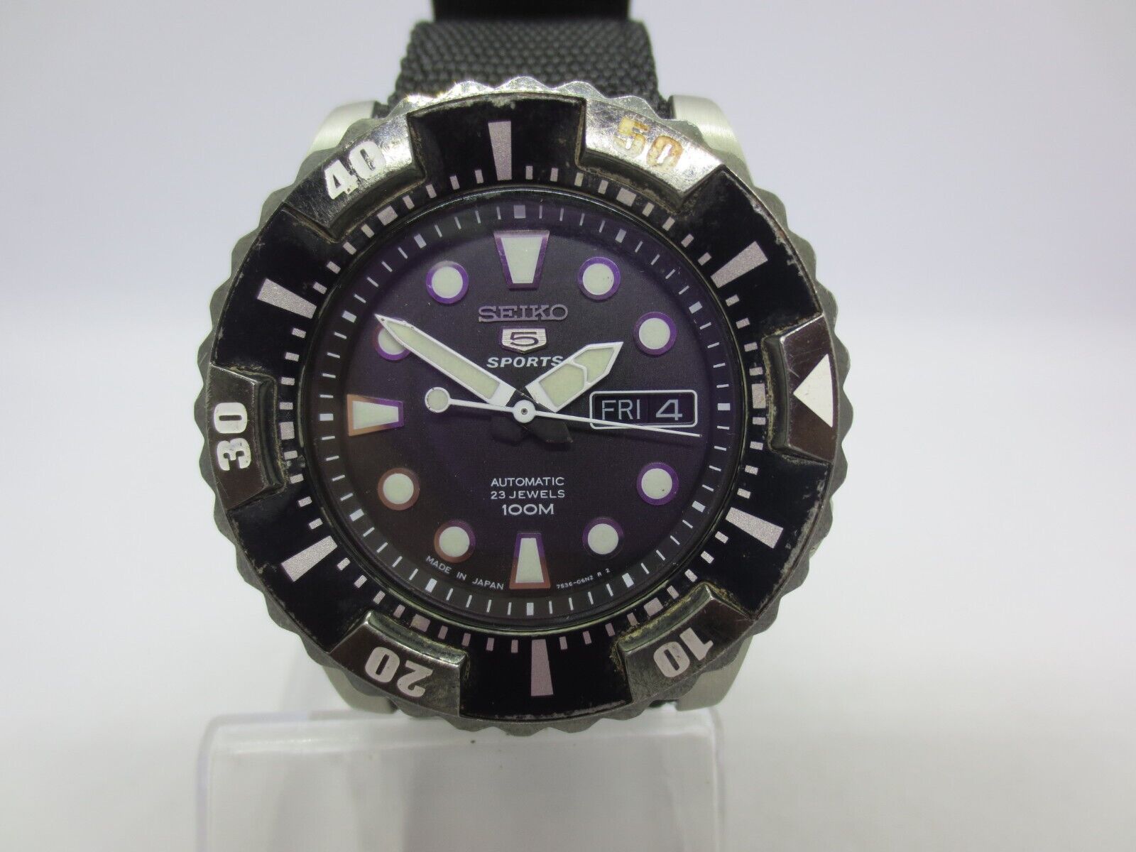 SEIKO SPORTS 7S36-04Z0 42mm DAYDATE STAINLESS STEEL AUTOMATIC MEN