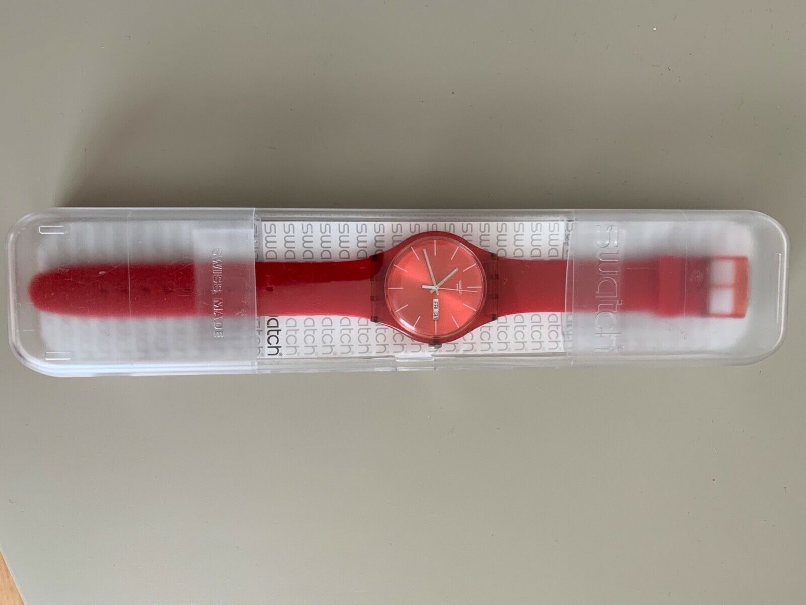 RELOJ SWATCH MUJER RED REBEL SUOR701 DOBLE CALENDARIO - Relojes Swatch por  LatinWatch