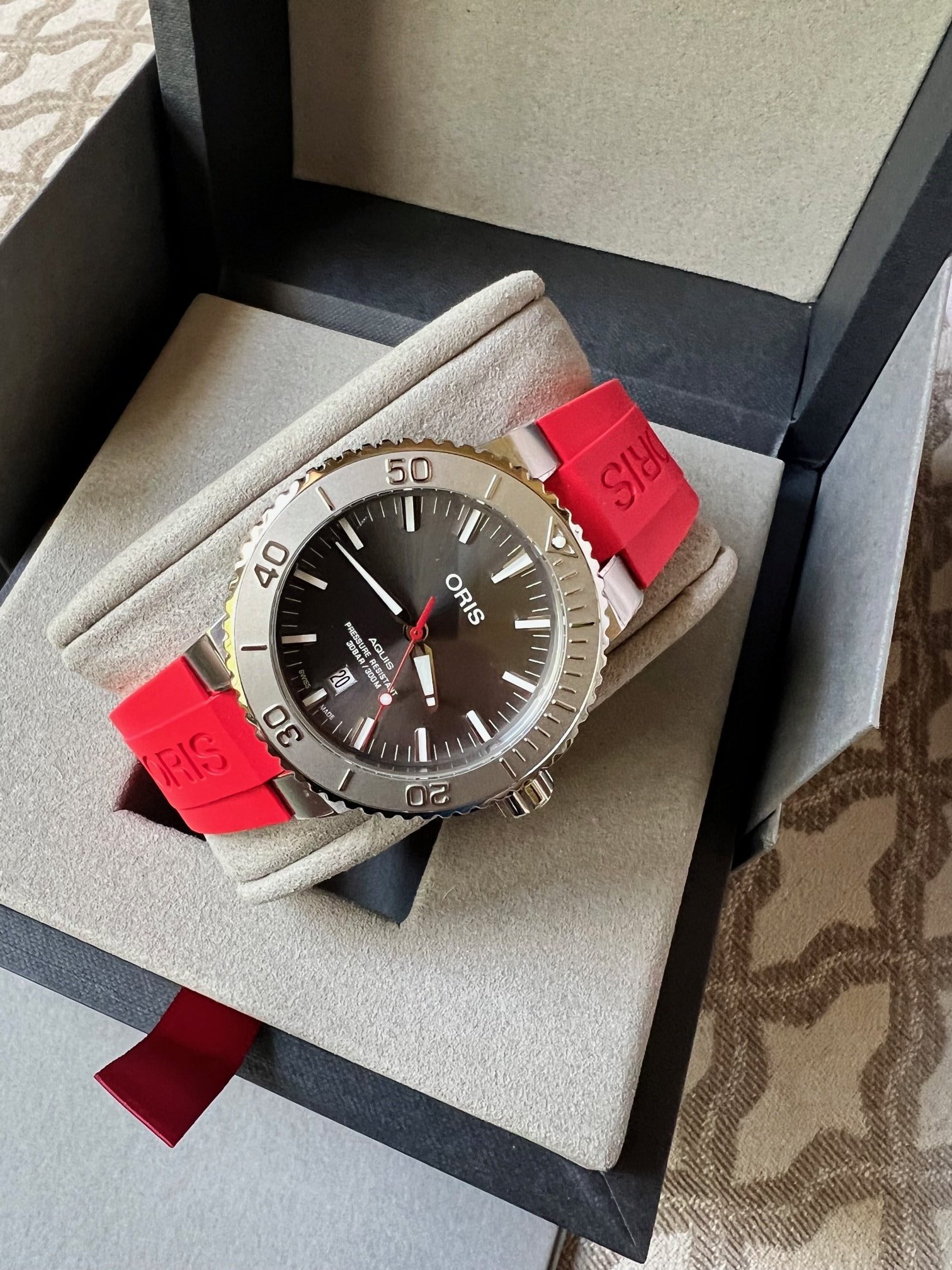 1 400 USD FS ORIS Aquis Automatic Grey Dial Men s Watch