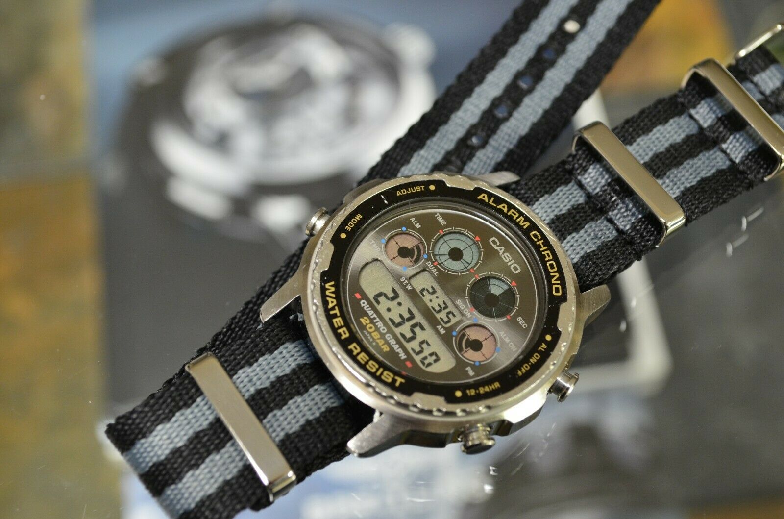 CASIO DW-7300 QUATTRO GRAPH SILVER DIAL DIGITAL WATCH CASIO DW-7300 QUATTRO GRAPH SILVER DIAL DIGITAL WATCH