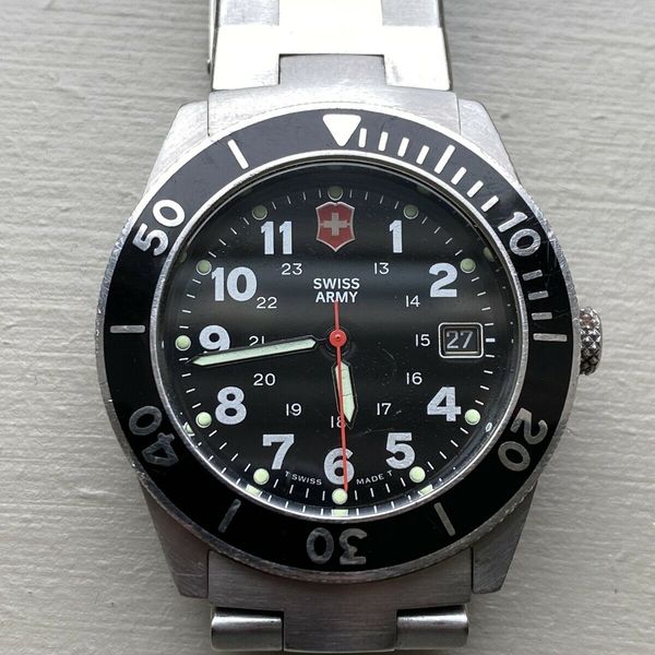 Victorinox Swiss Army Lancer 100 Large Black Dial with Red Seconds New ...