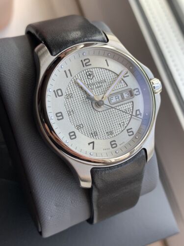 Mens Victorinox Swiss Army Officers Watch 241550 New Batt Box