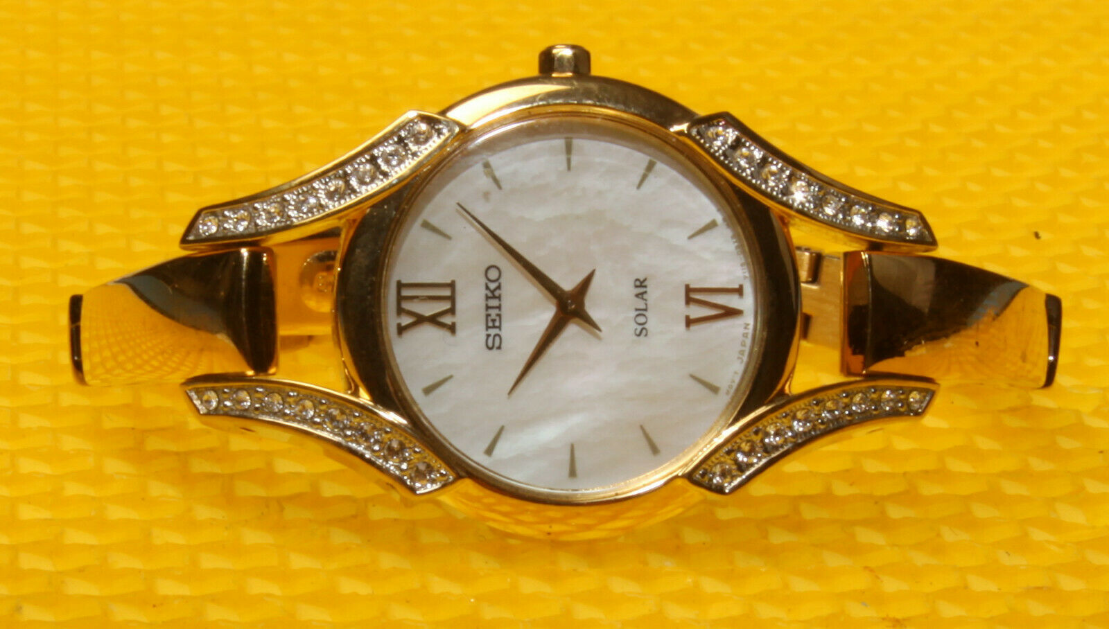 Seiko solar v110 hotsell