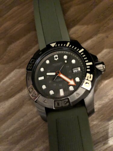 Victorinox Swiss Army Dive Master 500 Olive Green Men's Watch