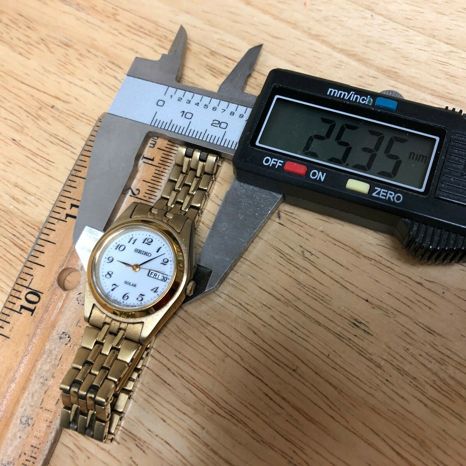 Seiko Solar V138-0AA0 Lady Gold Tone All Steel Analog Quartz Seiko Solar V138-0AA0 Lady Gold Tone All Steel Analog Quartz