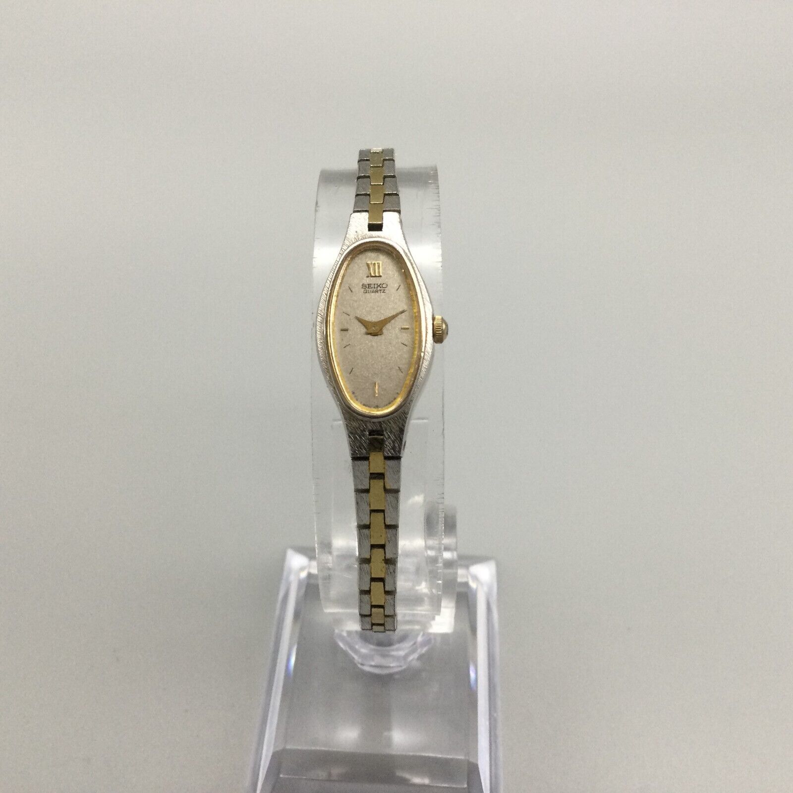 Vtg Seiko Watch Women Gold Silver Two Tone Oval Case 1E20-5709 New