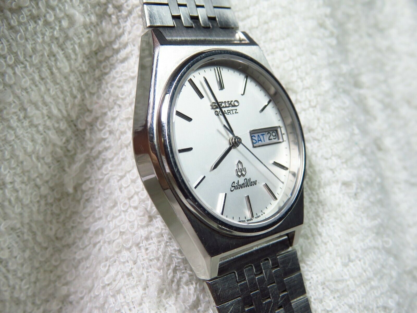 Vintage 1982 SEIKO Silver Wave QUARTZ watch {8229 - 7040 