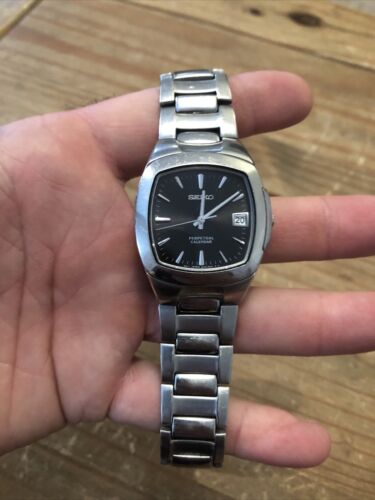 Seiko Perpetual Calendar. Gents quartz watch. Square case, 8F32