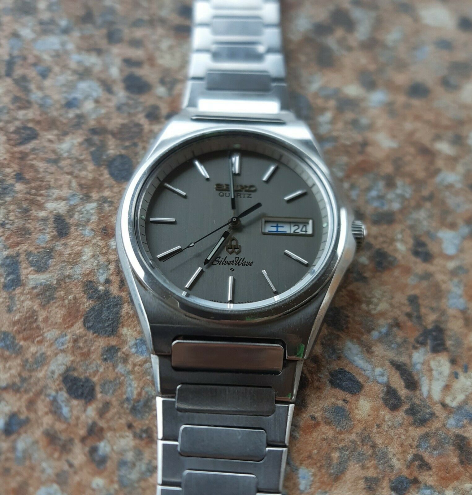 Seiko Silverwave Quartz JDM 8249 700A Kanji Day July 1979 Screw 