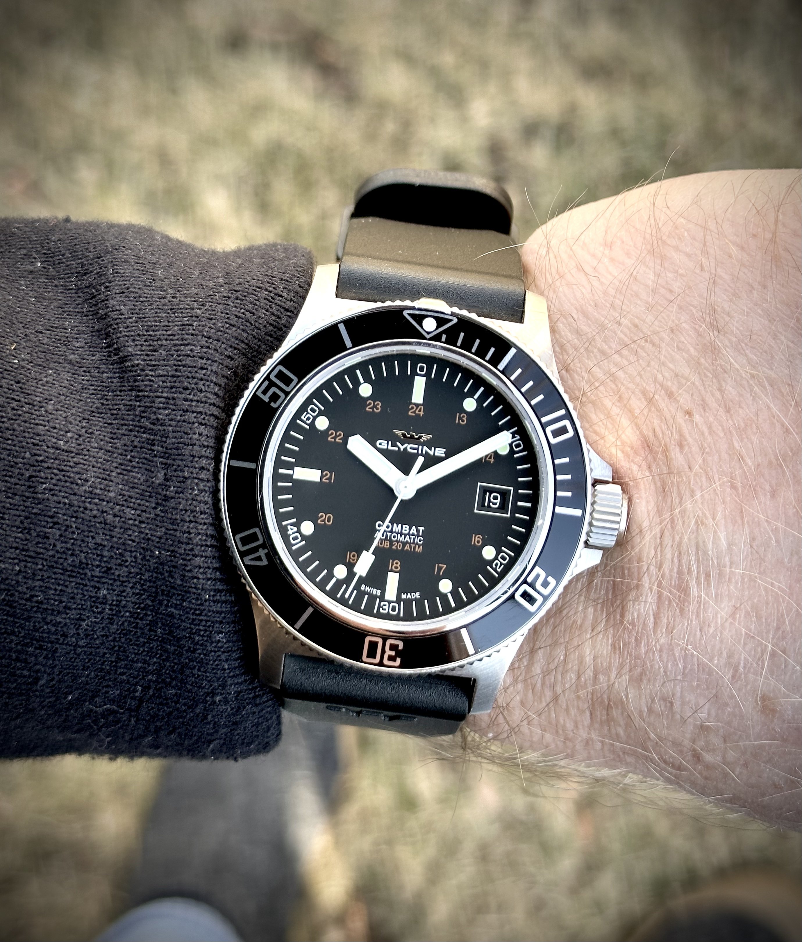 225 USD Glycine Combat Sub 200 WatchCharts Marketplace