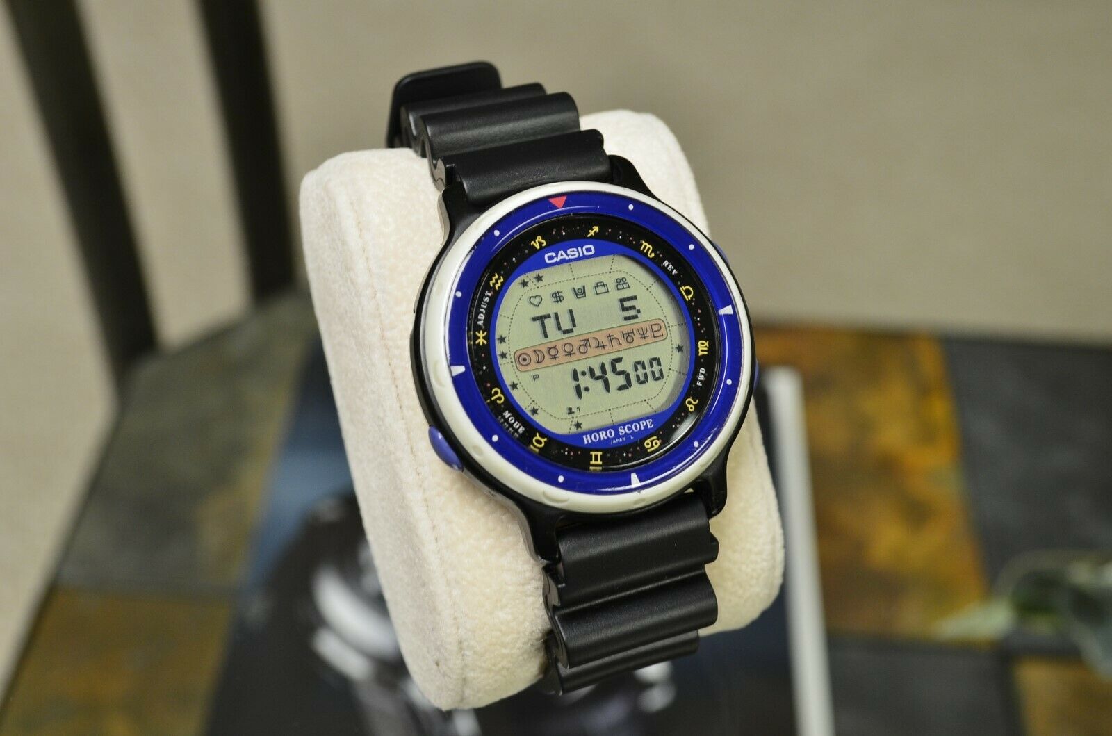 CASIO HOR-100W [1014] HOROSCOPE DIGITAL WATCH BLUE BEZEL RARE