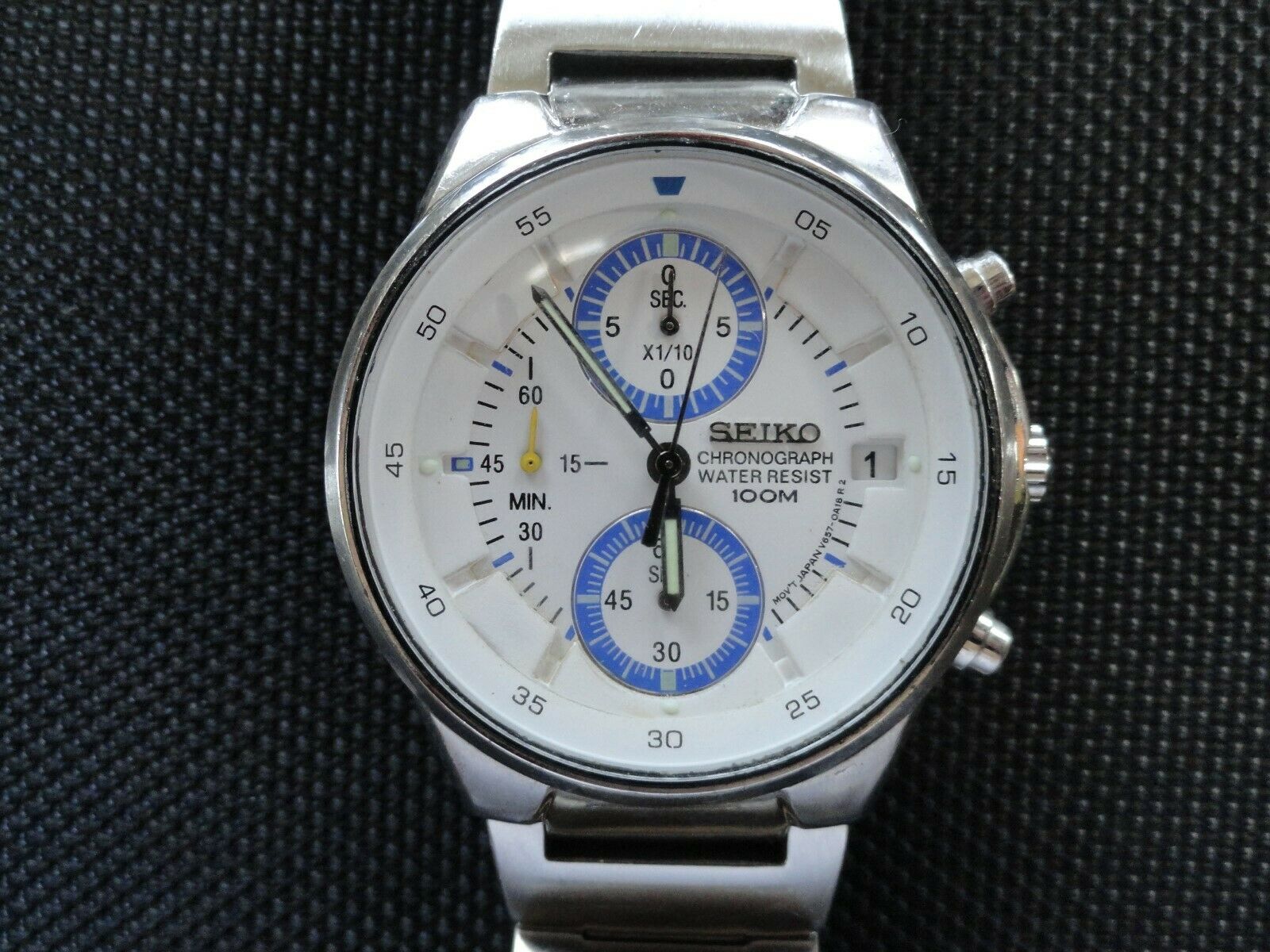 Rare White Blue Dial Vintage Seiko V657 0A10 Quartz Chronograph