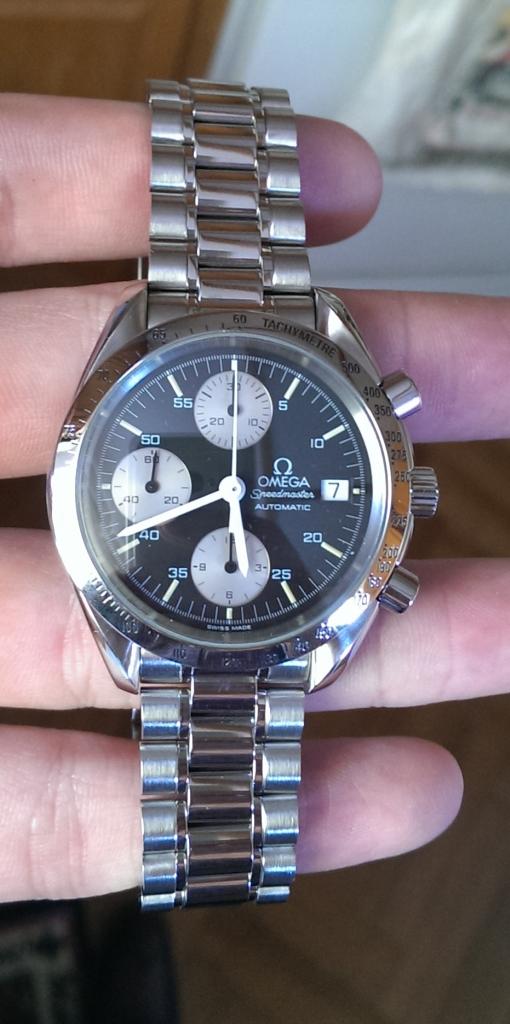 Omega speedmaster white discount dial black subdials