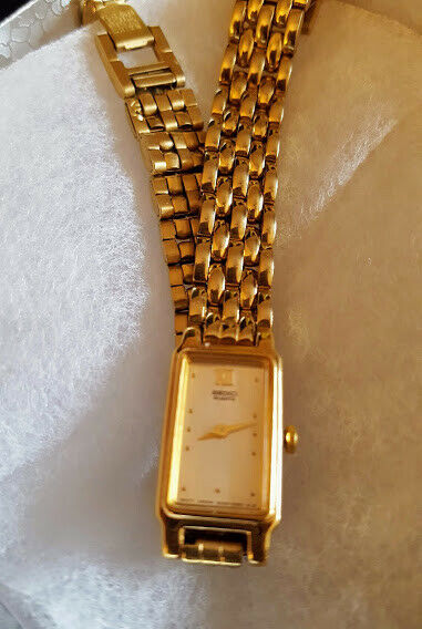 Seiko 2E20-6859 quartz gold and MOP vintage women\'s watch, working SEIKO WOMENS MODEL 2E20-6859 GOLD TONE WATCH WITH MOP DIAL  main image 4