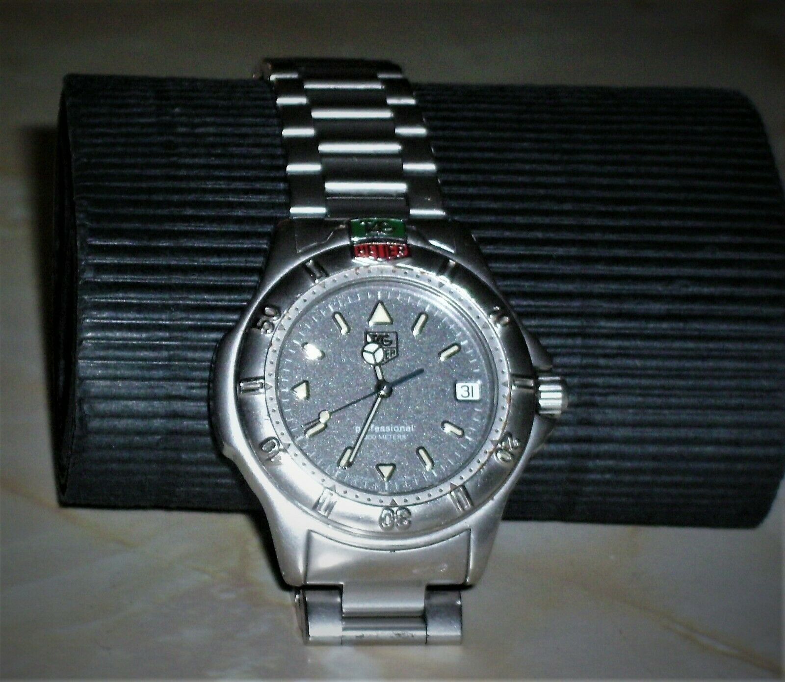 A Tag Heuer Professional 4000 Series Men s Quartz Wristwatch 999