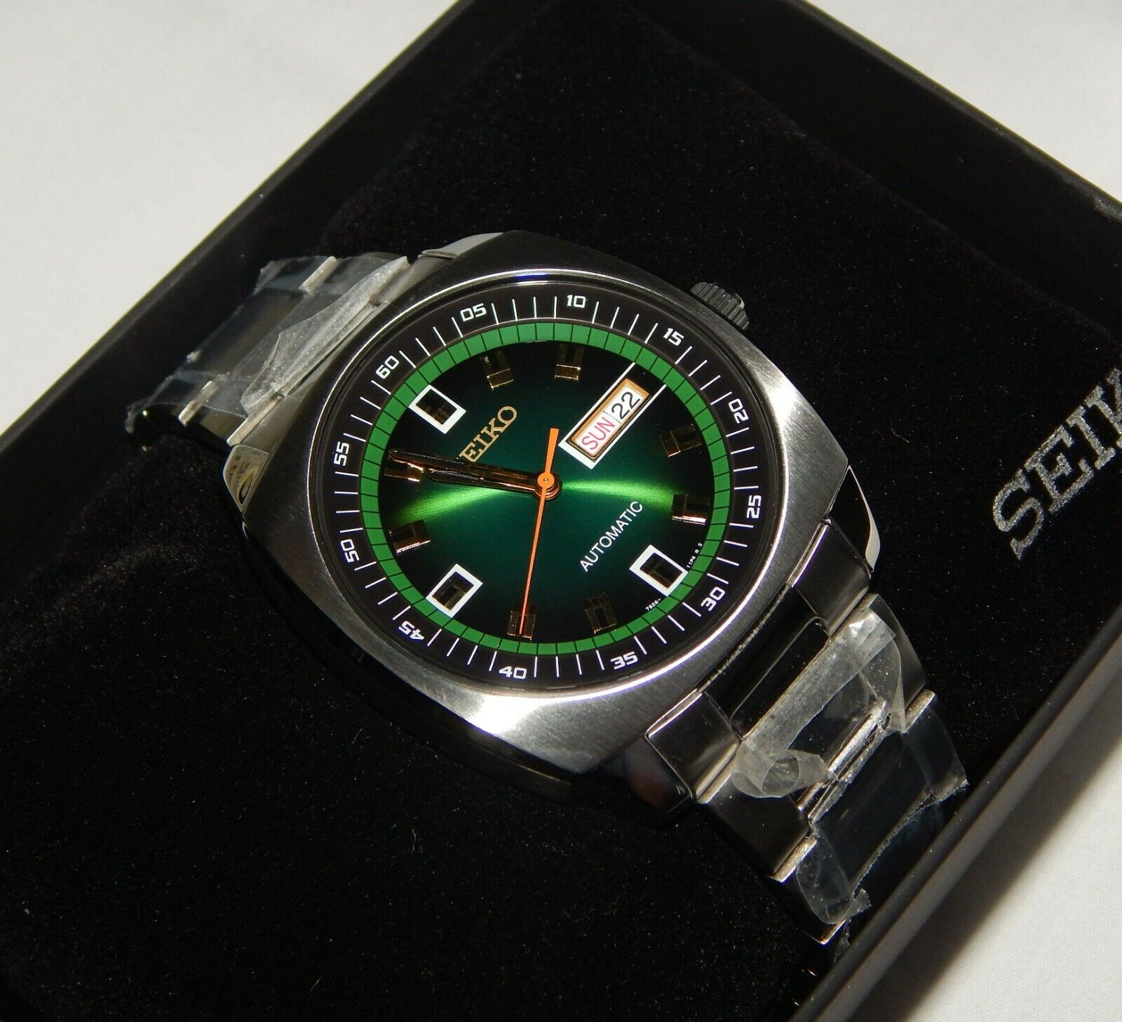 men's automatic stainless steel bracelet watch 44mm snkm97