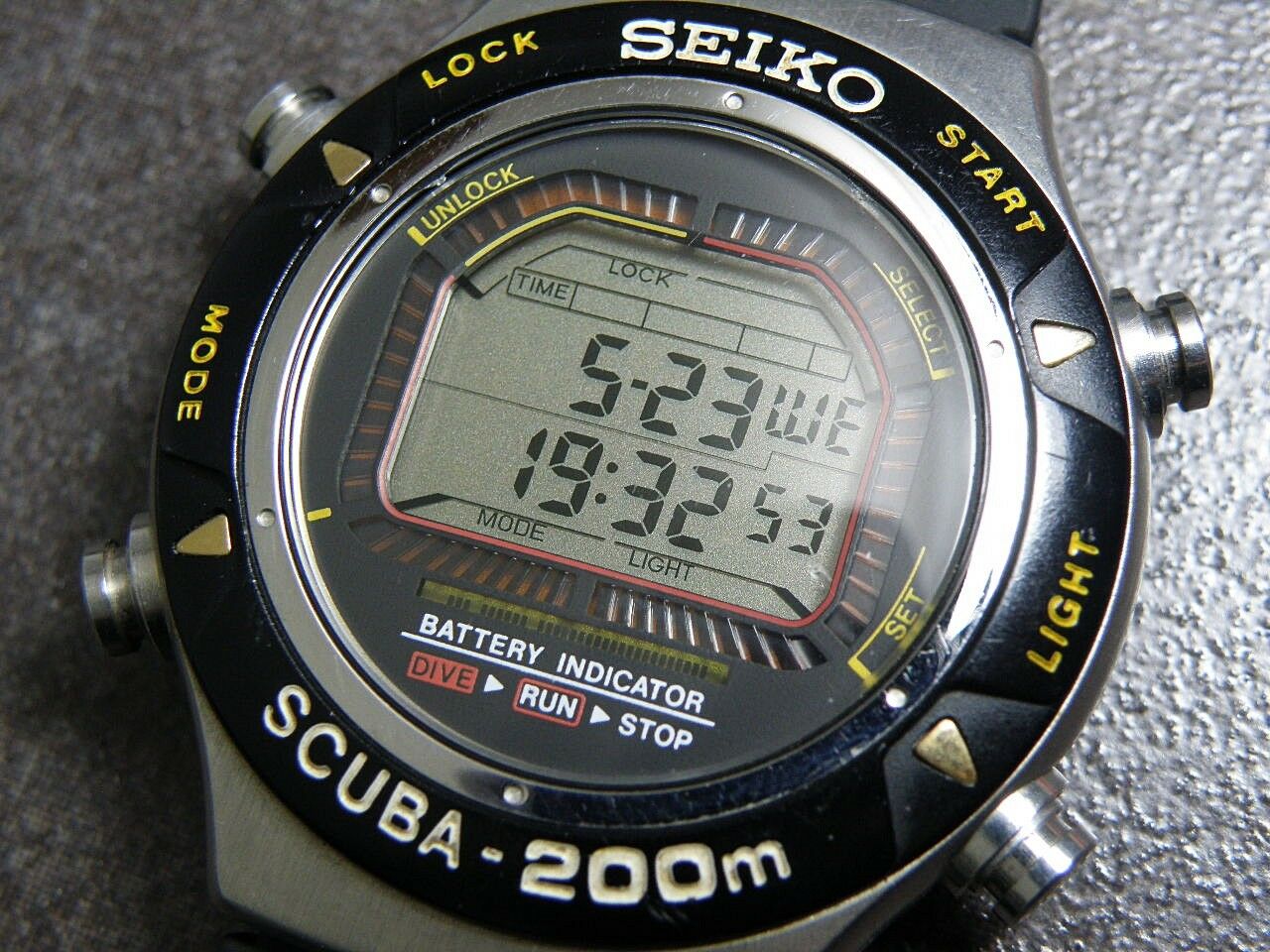 SEIKO SCUBA 200M S800-0010 ALARM CHRONOGRAPH SS QUARTZ MENS DIVER