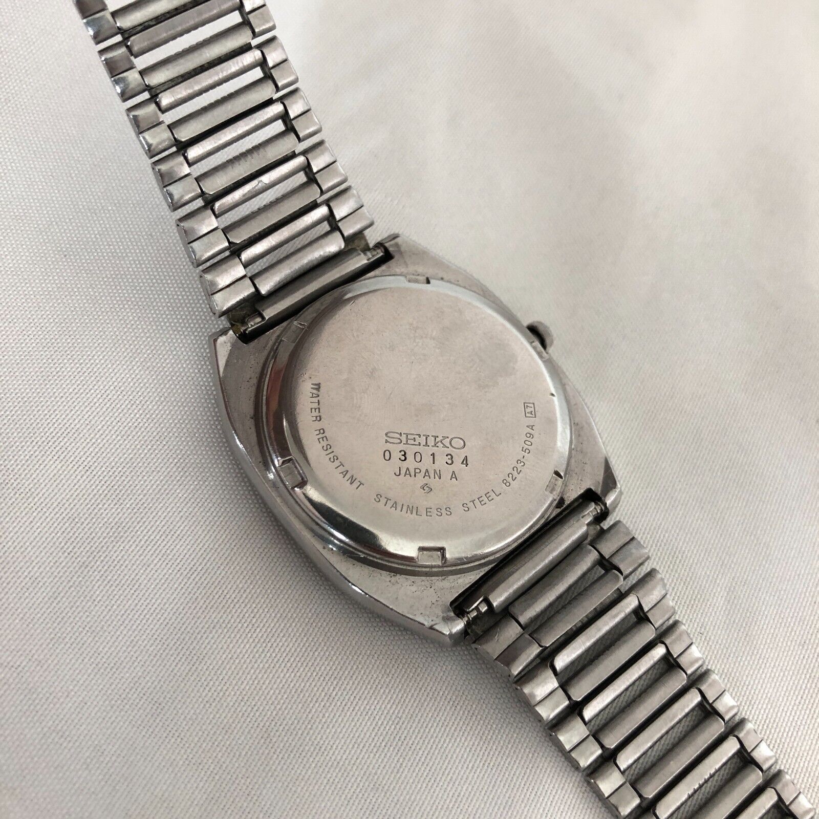 Vintage Seiko SQ Quartz 8223 509A Mens Watch Day Date Black Dial