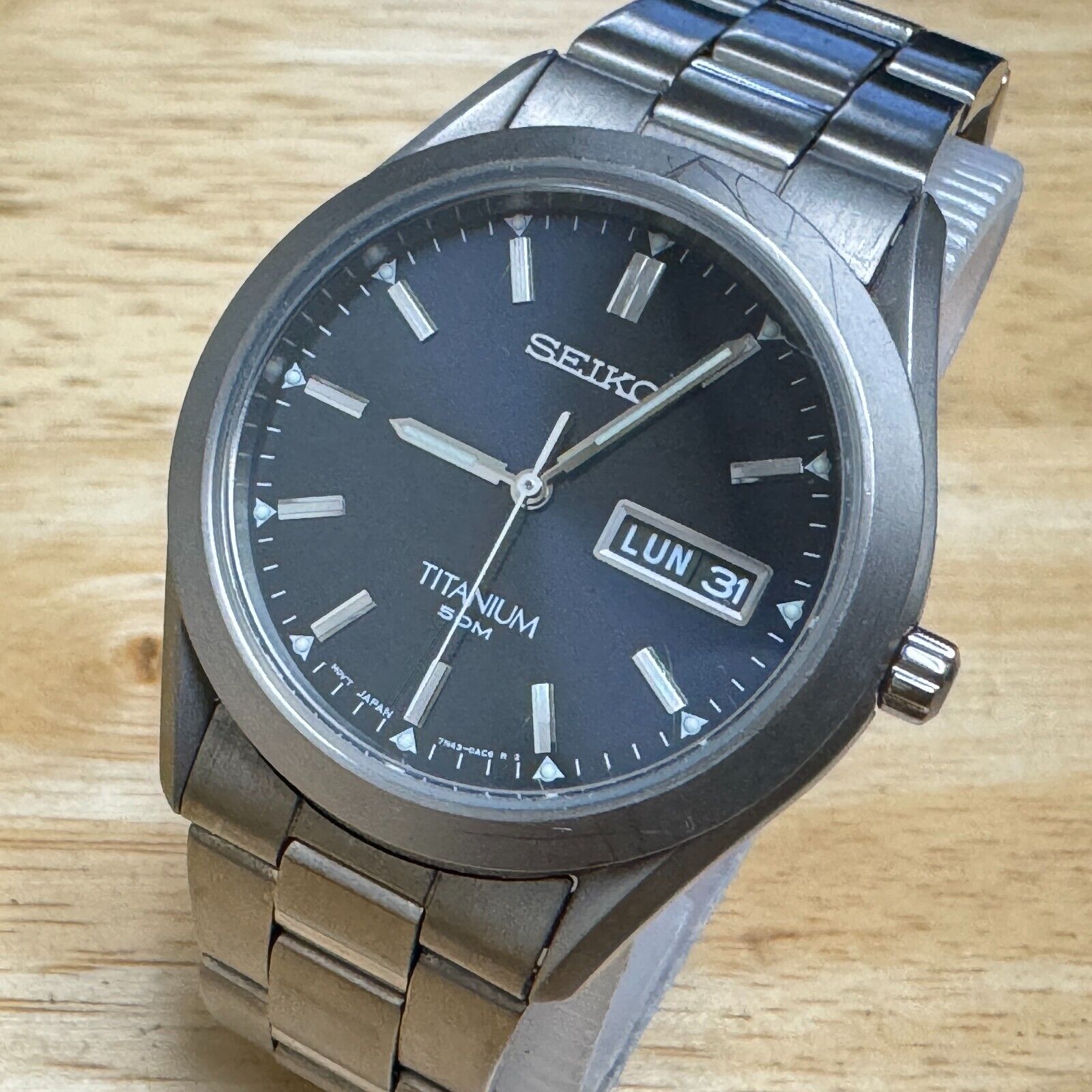 VTG Seiko Quartz Watch 7N43 0AB0 Men 50m Titanium Date