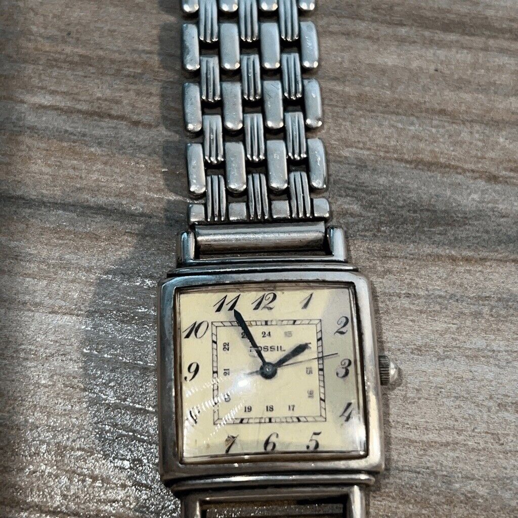 Nice Vintage Fossil VT 2462 Classic White Face Ladies Men display picture 3