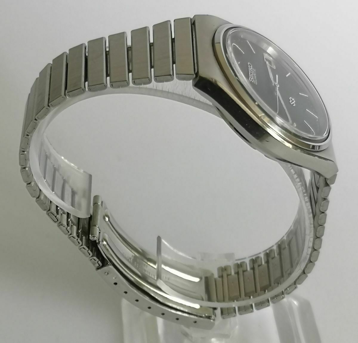 Vintage 1982 Seiko 8222-8000 men's quartz watch black dial date stainless  steel | WatchCharts