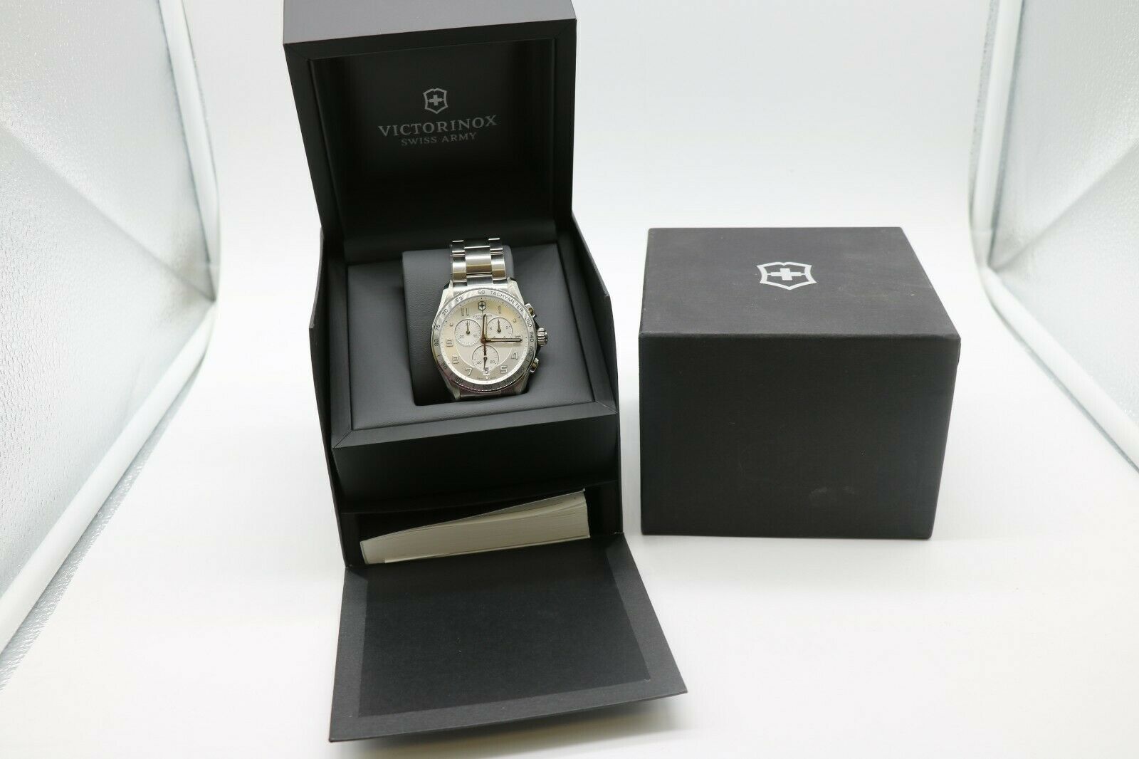 可愛いクリスマスツリーやギフトが！ Swiss Victorinox Army Mens Quartz SS Dial Silver XLS Classic Box/デッキ/パック