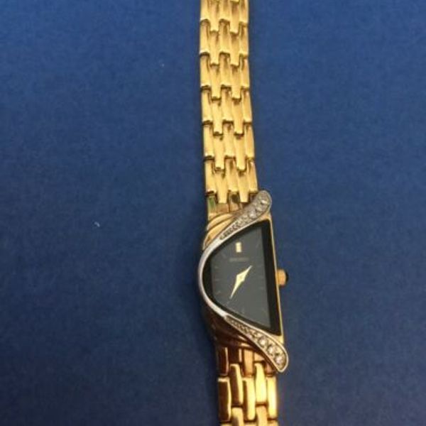 Ladies Seiko Half Moon 2E20-7309 Wrist Watch, diamonds with a black ...