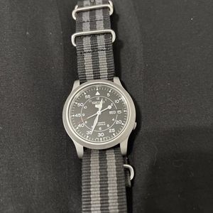 Seiko '7T92-0LV0' Chronograph Men's Watch | WatchCharts Marketplace