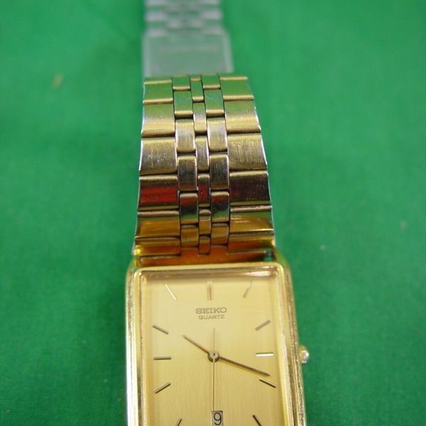Seiko Quartz Men's Wrist Watch in Good Condition (needs repaired