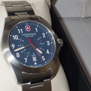 Victorinox Men's 241967 Swiss Army Heritage SS Blue Dial Watch
