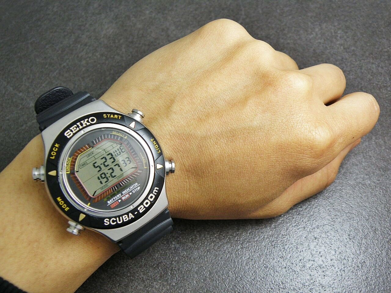 SEIKO SCUBA 200M S800-0010 ALARM CHRONOGRAPH SS QUARTZ MENS DIVER