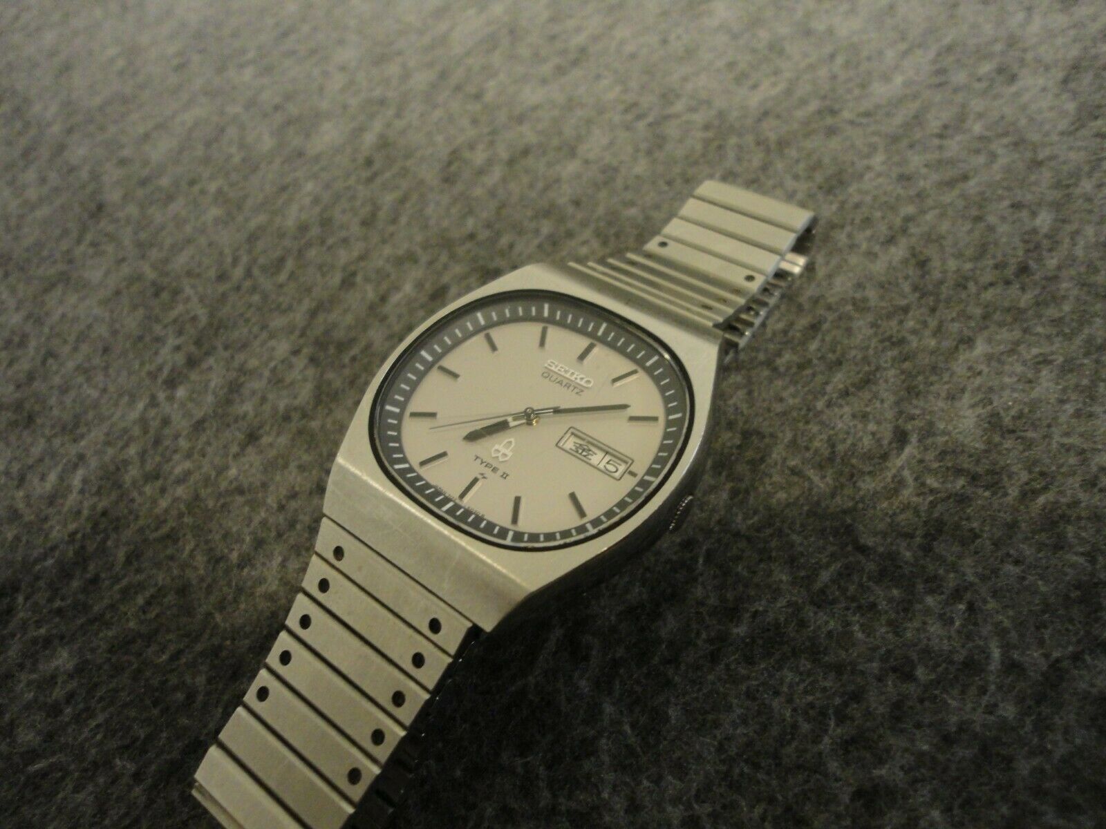 SEIKO TYPE 2 KANJI QUARTZ VINTAGE MENS STAINLESS WATCH 7123-503A