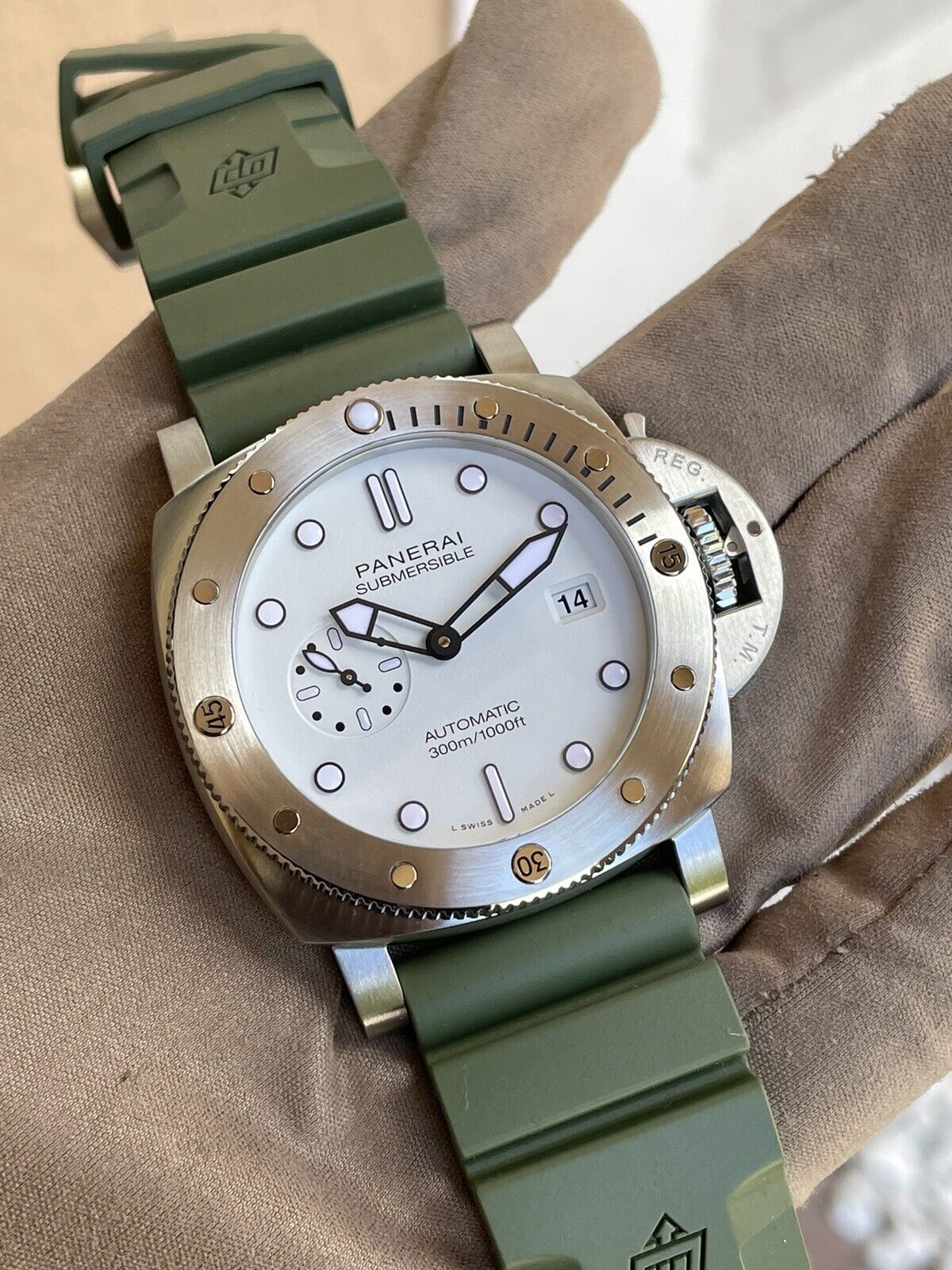 FS BNIB Panerai Submersible 1226 White Dial 44mm QuarantaQuattro