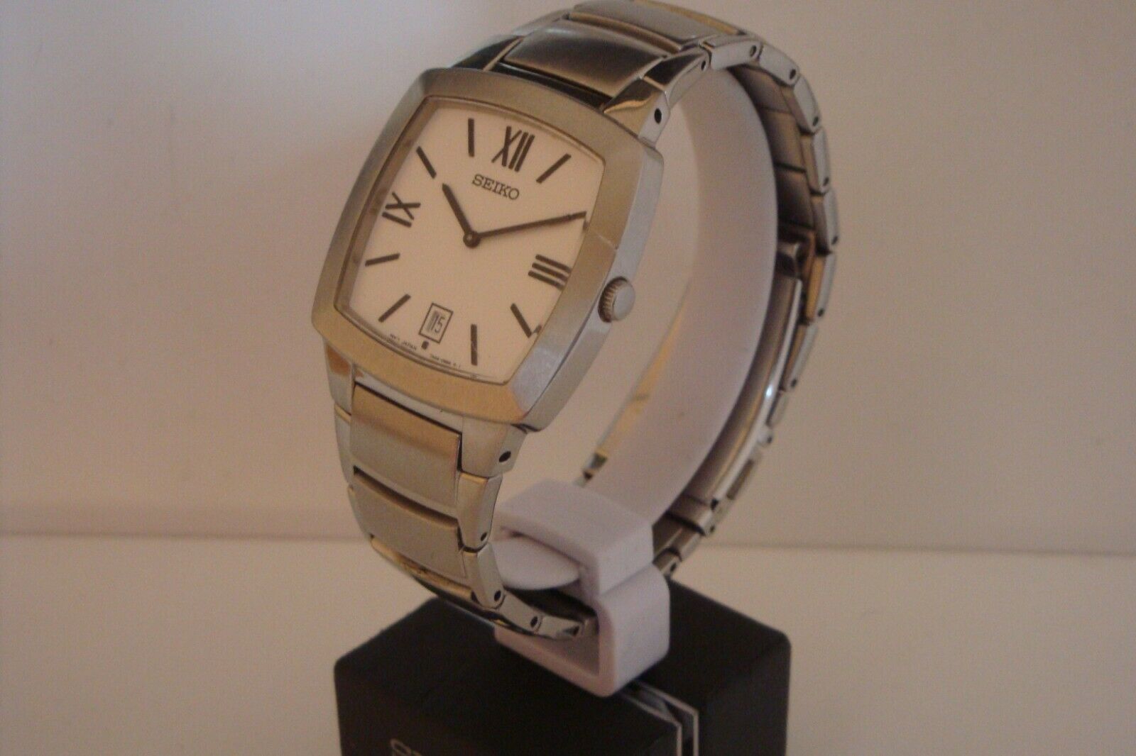 Seiko 7N39-0AS0. Gents Premier model. Rare import, square case